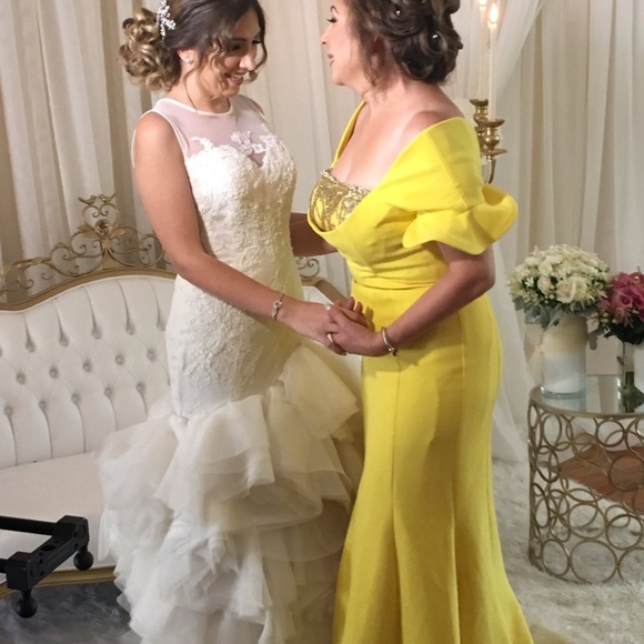 Yellow gown with embellishment - Picture 5 of 6